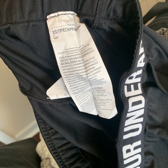 Underarmour athletic shorts - Picture 3 of 3